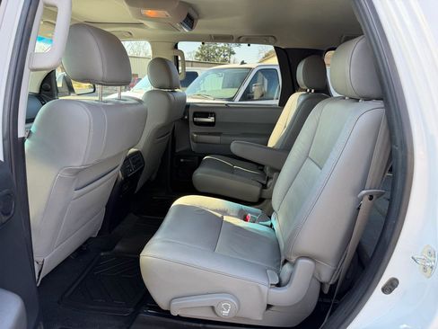Used 2017 Toyota Sequoia Limited w/ Safety & Convenience Package AWD/4WD image 11
