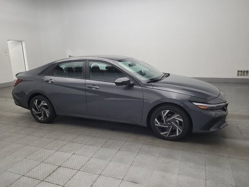 Used 2025 Hyundai Elantra Sport FWD image 11