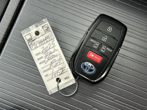 Certified 2025 Toyota Sienna LE w/ LE Plus Package AWD/4WD image 38