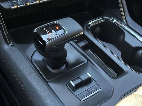 Used 2025 GMC Sierra 1500 AT4 w/ AT4 Premium Package image 6