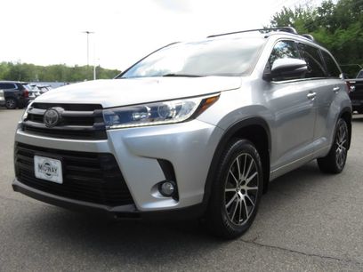 Used 2018 Toyota Highlander SE