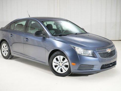 Used 2013 Chevrolet Cruze LS image 14