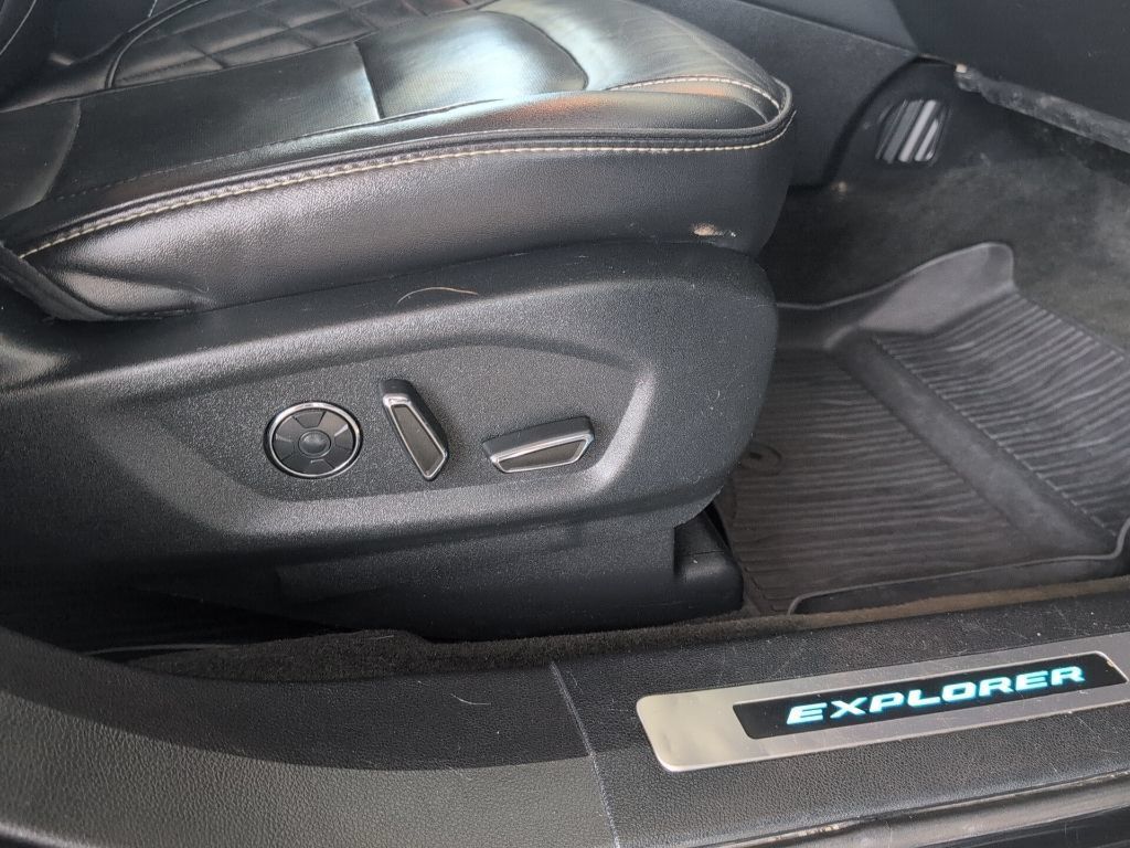Used 2018 Ford Explorer Platinum AWD/4WD image 49