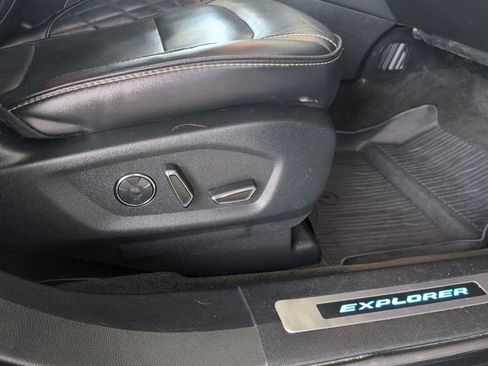 Used 2018 Ford Explorer Platinum image 49