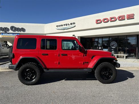 Used 2021 Jeep Wrangler Unlimited Sahara image 4