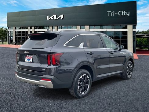 New 2025 Kia Sorento S image 4