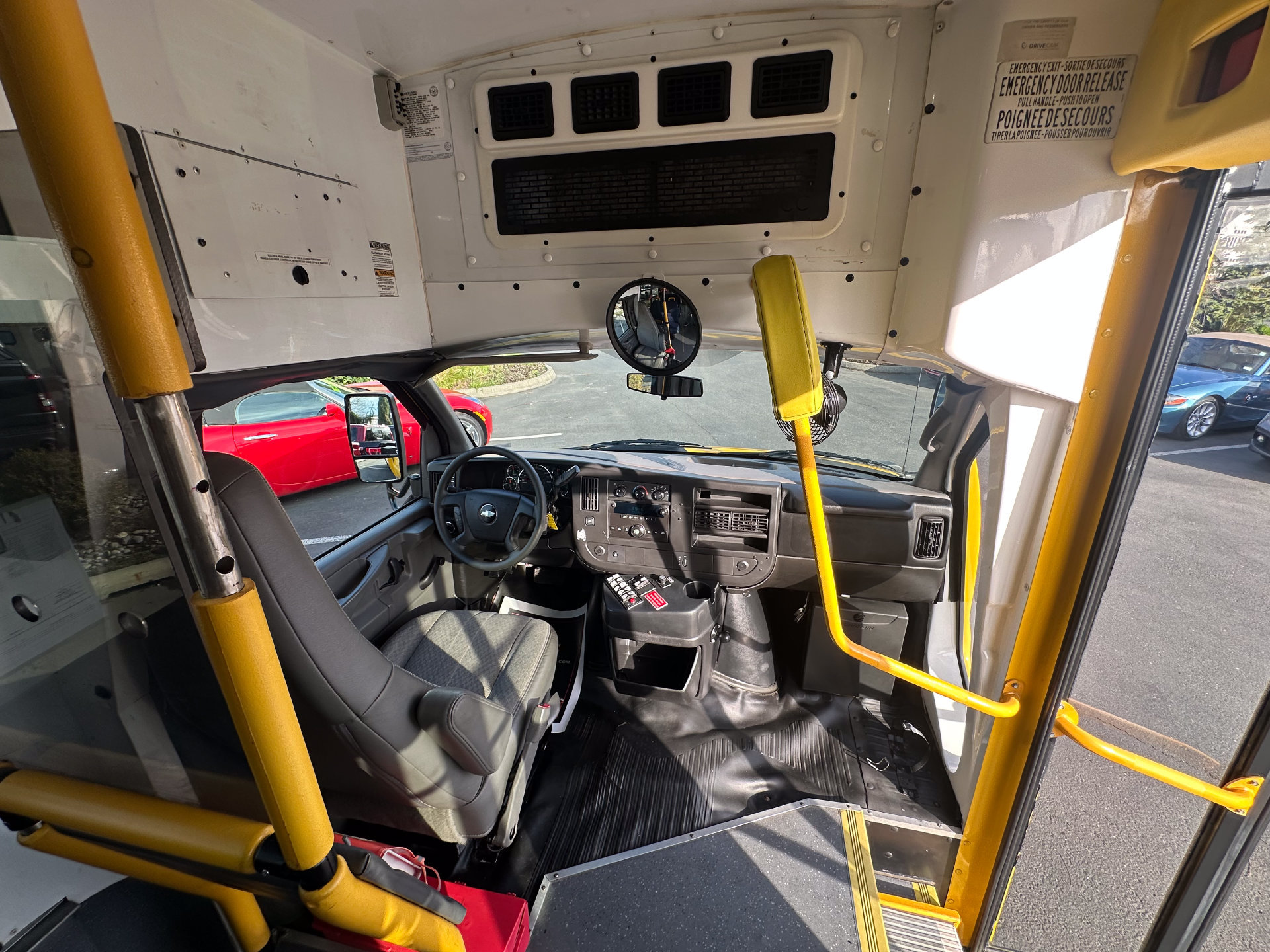 Used 2014 Chevrolet Express 3500 RWD image 18