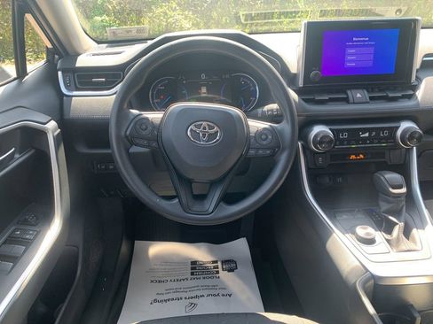 Used 2025 Toyota RAV4 XLE image 17