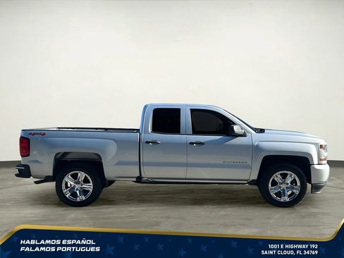 Used 2019 Chevrolet Silverado 1500 Custom w/ Custom Convenience Package AWD/4WD image 8