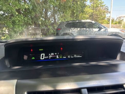 Used 2014 Toyota Prius V Three FWD image 18