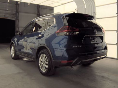 Used 2019 Nissan Rogue SV FWD image 2