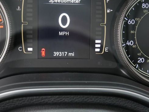 Used 2019 Jeep Cherokee Latitude Plus w/ Cold Weather Group image 18