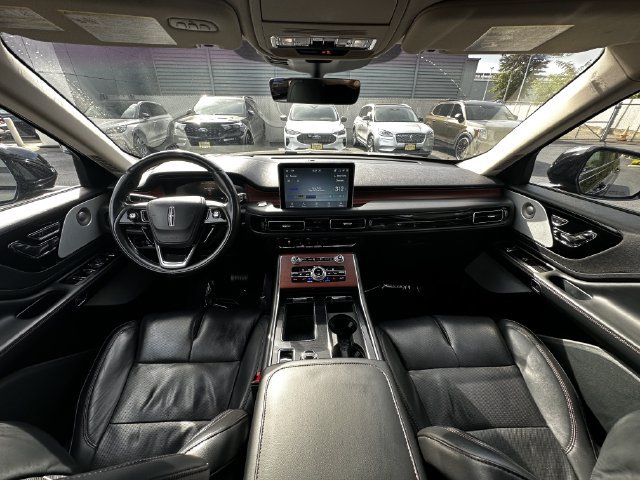 Certified 2023 Lincoln Aviator Reserve w/ Equipment Group 201A AWD/4WD image 3