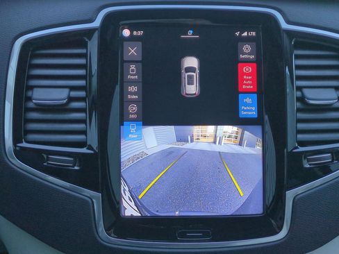 Used 2023 Volvo XC90 B6 Plus image 25