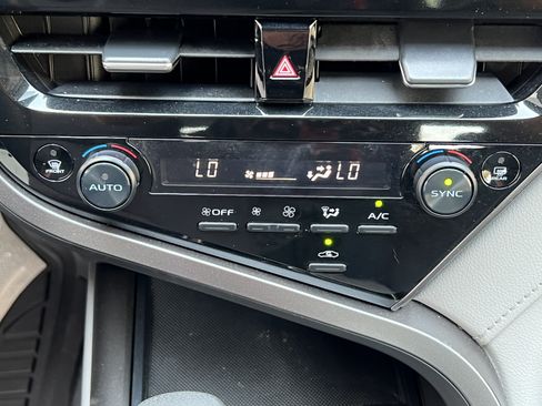 Used 2022 Toyota Camry LE FWD image 28
