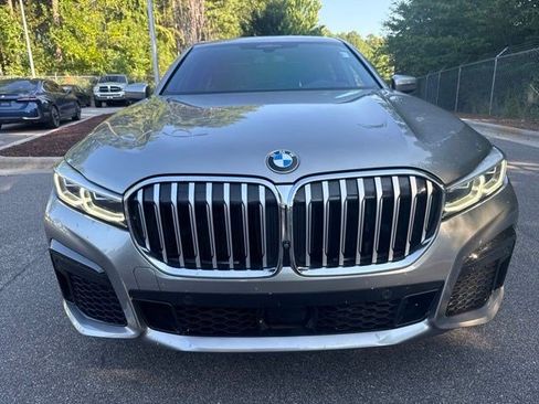 Used 2022 BMW 740i w/ M Sport Package RWD image 2