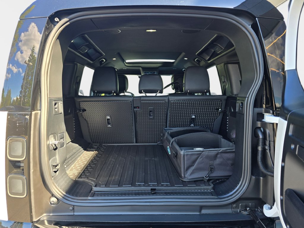 New 2026 Land Rover Defender 110 X-Dynamic SE AWD/4WD image 12