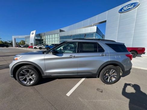 Used 2024 Ford Explorer XLT w/ Equipment Group 202A AWD/4WD image 9