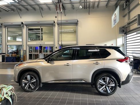 Used 2023 Nissan Rogue SL w/ SL Premium Package image 4