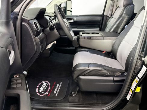 Used 2018 Toyota Tundra SR5 w/ TRD Off Road Package image 16