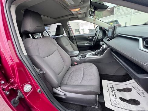 Used 2019 Toyota RAV4 XLE AWD/4WD image 18