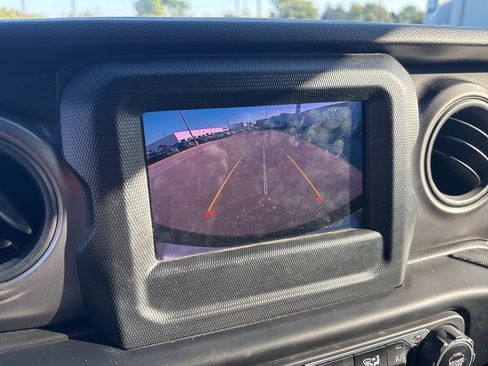 Used 2021 Jeep Wrangler Unlimited Sport image 26