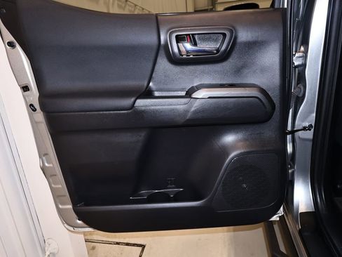 Used 2023 Toyota Tacoma TRD Off-Road w/ Advanced Technology Package image 15