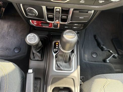 Used 2024 Jeep Gladiator Sport image 30