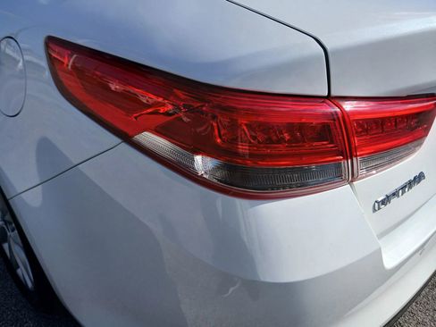 Used 2018 Kia Optima EX w/ Technology Package FWD image 12
