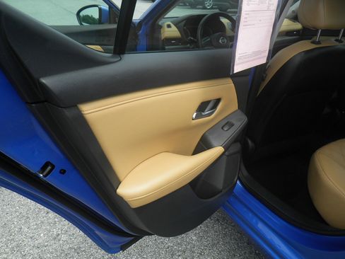 Used 2021 Nissan Sentra SV w/ SV Premium Package image 18