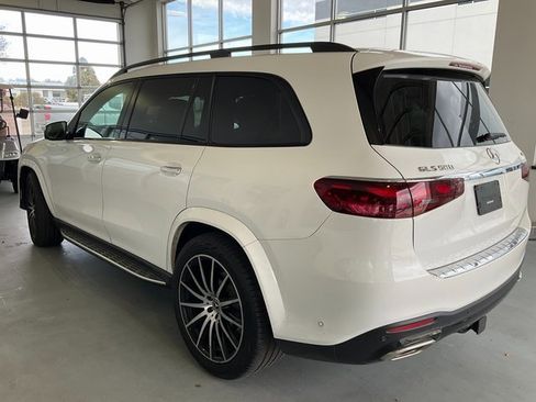 Used 2025 Mercedes-Benz GLS 580 4MATIC image 4