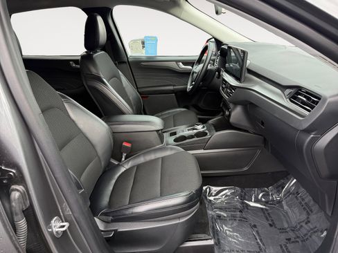 Used 2025 Ford Escape SE w/ Class II Trailer Tow Package image 19