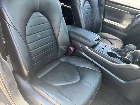Used 2023 Toyota Highlander XLE FWD image 10