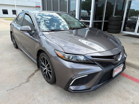 Used 2024 Toyota Camry SE FWD image 4