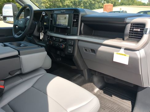 New 2025 Ford F450 XL w/ XL Chrome Package AWD/4WD image 14