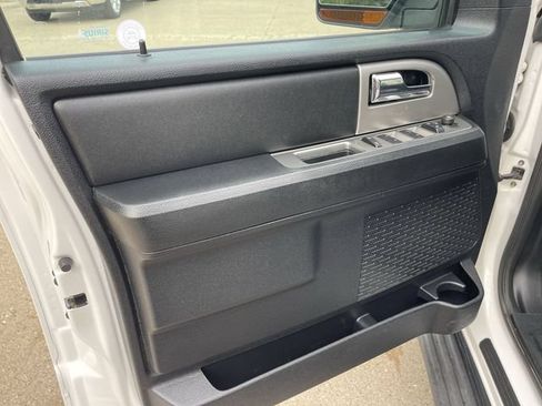 Used 2016 Ford Expedition XLT w/ Equipment Group 202A AWD/4WD image 10