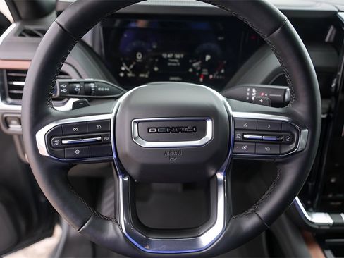 Used 2025 GMC Yukon Denali image 12