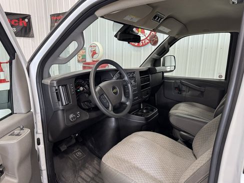 Used 2025 Chevrolet Express 3500 LT w/ LT Preferred Equipment Group RWD image 6