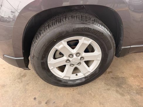 Used 2014 GMC Acadia SLE FWD image 10