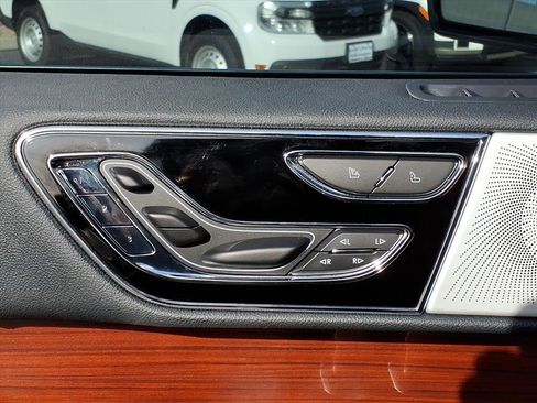 Used 2022 Lincoln Navigator L Reserve image 19