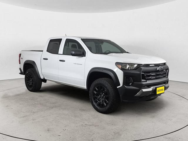 Used 2024 Chevrolet Colorado Trail Boss w/ Advanced Trailering Package AWD/4WD image 3