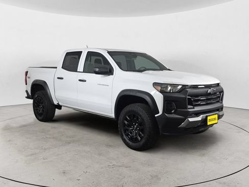 Used 2024 Chevrolet Colorado Trail Boss w/ Advanced Trailering Package AWD/4WD image 3