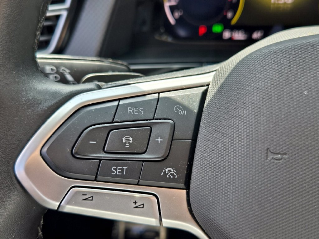 Certified 2025 Volkswagen Atlas Peak Edition SE AWD/4WD image 27