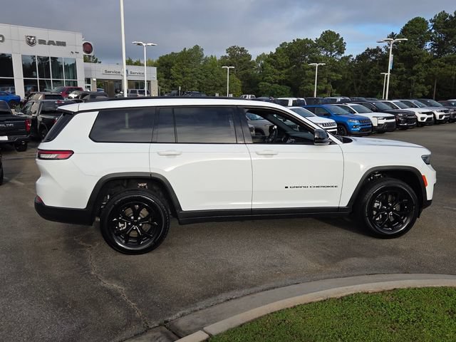 Used 2024 Jeep Grand Cherokee L Altitude RWD image 15