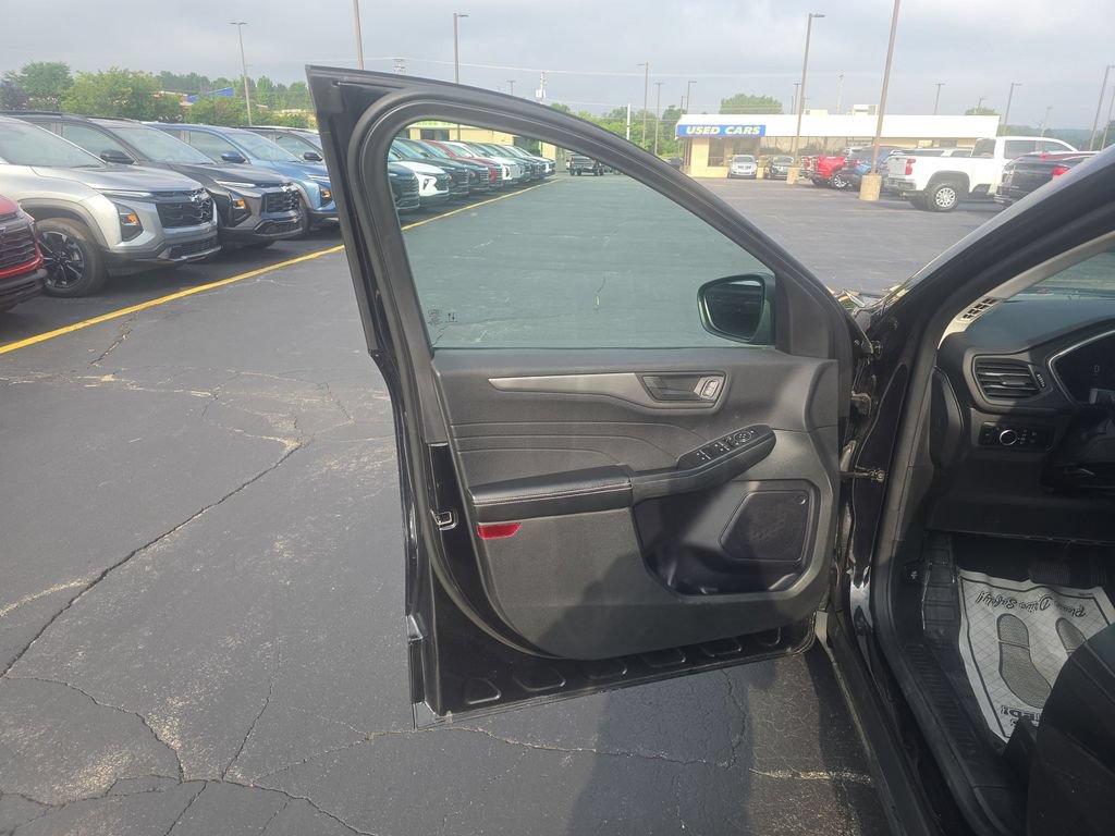 Used 2023 Ford Escape Active AWD/4WD image 17