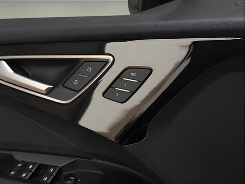 Used 2023 Audi Q4 e-tron Premium Plus image 18