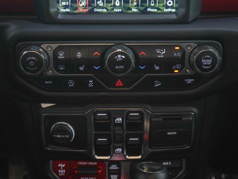 Used 2021 Jeep Wrangler Unlimited Rubicon w/ Uconnect 4C Nav & Sound Group AWD/4WD image 18