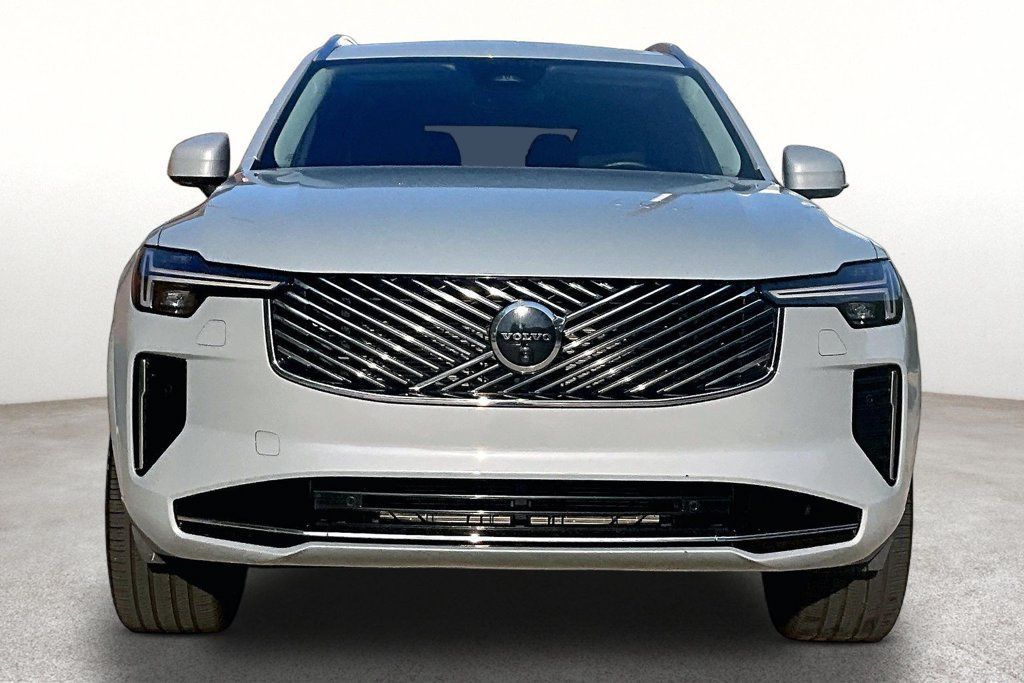 Certified 2026 Volvo XC90 B6 Plus AWD/4WD image 4