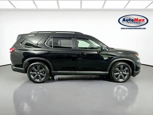 Used 2025 Honda Pilot Sport image 9