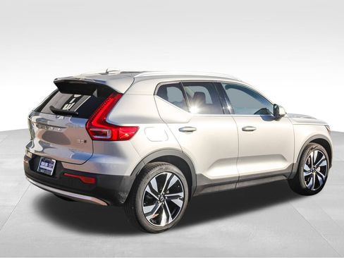 Used 2025 Volvo XC40 B5 Plus image 10